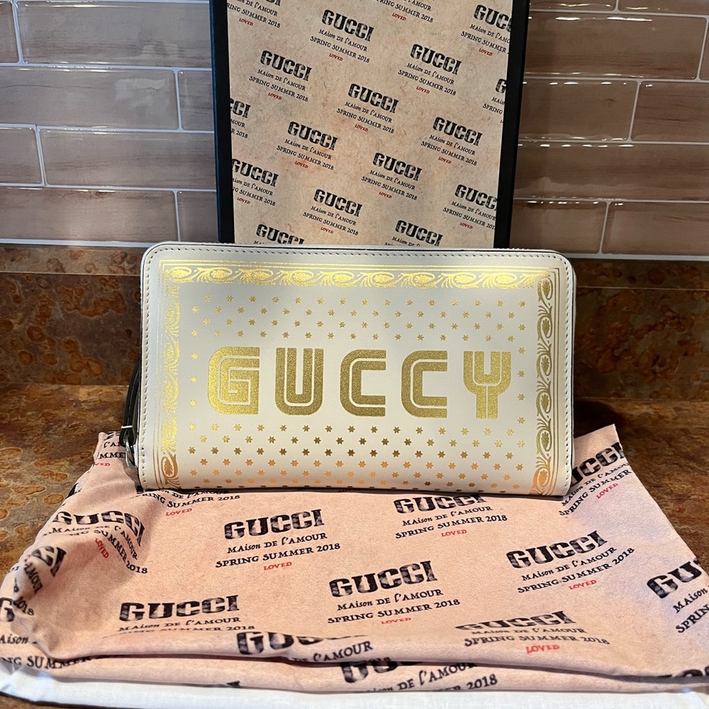 White and Gold leather Gucci wallet